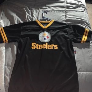 Pittsburgh Steelers fan wear
